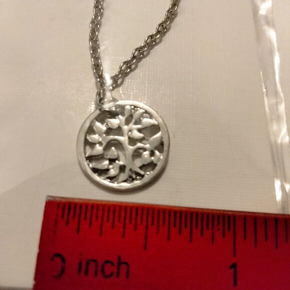 Tree of Life Pendant Necklace  Silver Tone 18 Inch Chain Fashion Jewelry Gift Ne - Picture 4 of 5